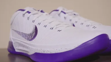 Nike Kobe — Kentucky tournament record pair — source photo